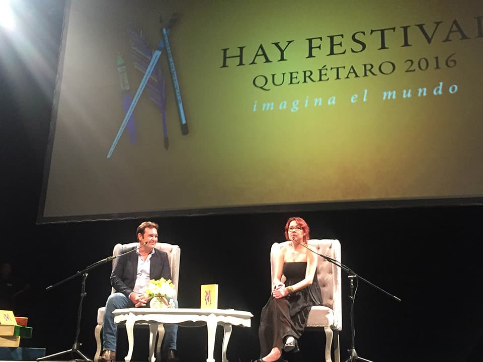 Jorge Perrugoría en conversación durante el Hay Festival Querétaro. Fotografía: Alejandra González Romo