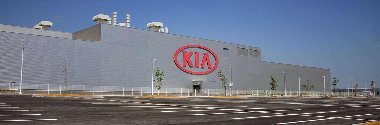  KIA inaugura su primera planta de producción en México • Gatopardo