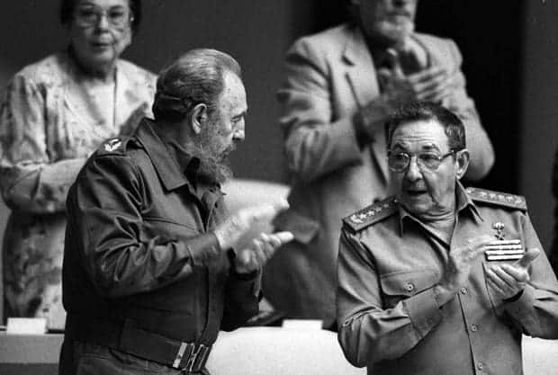 Raul y Fidel Castro