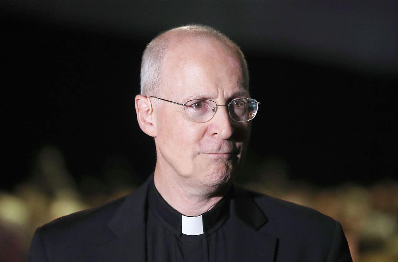 James Martin, sacerdote pro-LGBT, habla de homosexualidad y pederastia
