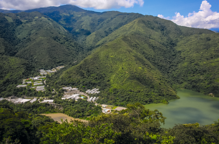 Un error de ingeniería en la represa de Hidroituango en Colombia provocó una fuerte inundación en un poblado a orillas del río Cauca. 