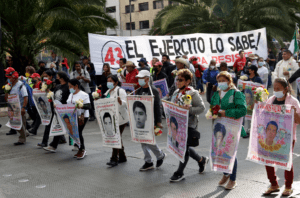 Padres de los normalistas de Ayotzinapa