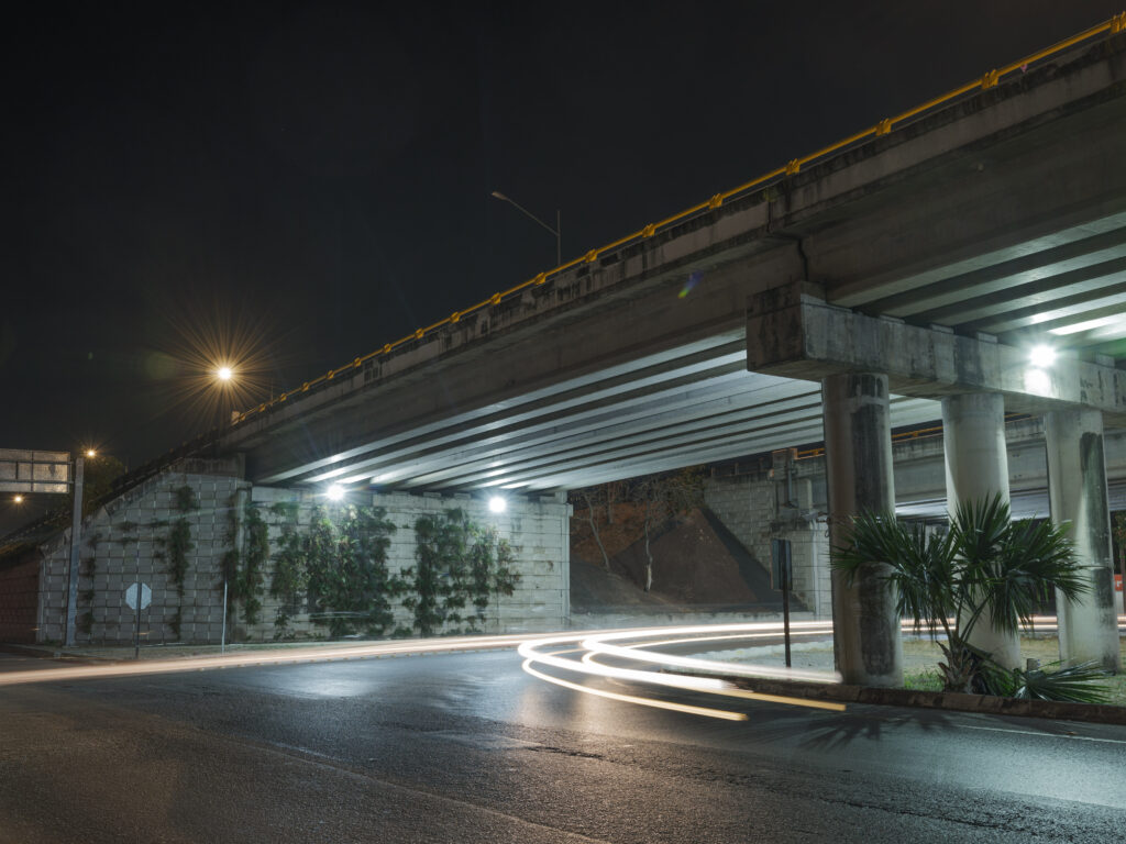 Puente en el kilómetro 33 del Periférico en Mérida, donde una chica se suicidó.